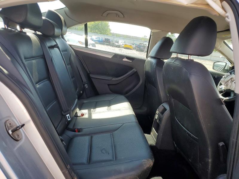 68040756 :رقم المزاد ، 3VWD17AJ2EM223429 vin ، 2014 Volkswagen Jetta مزاد بيع