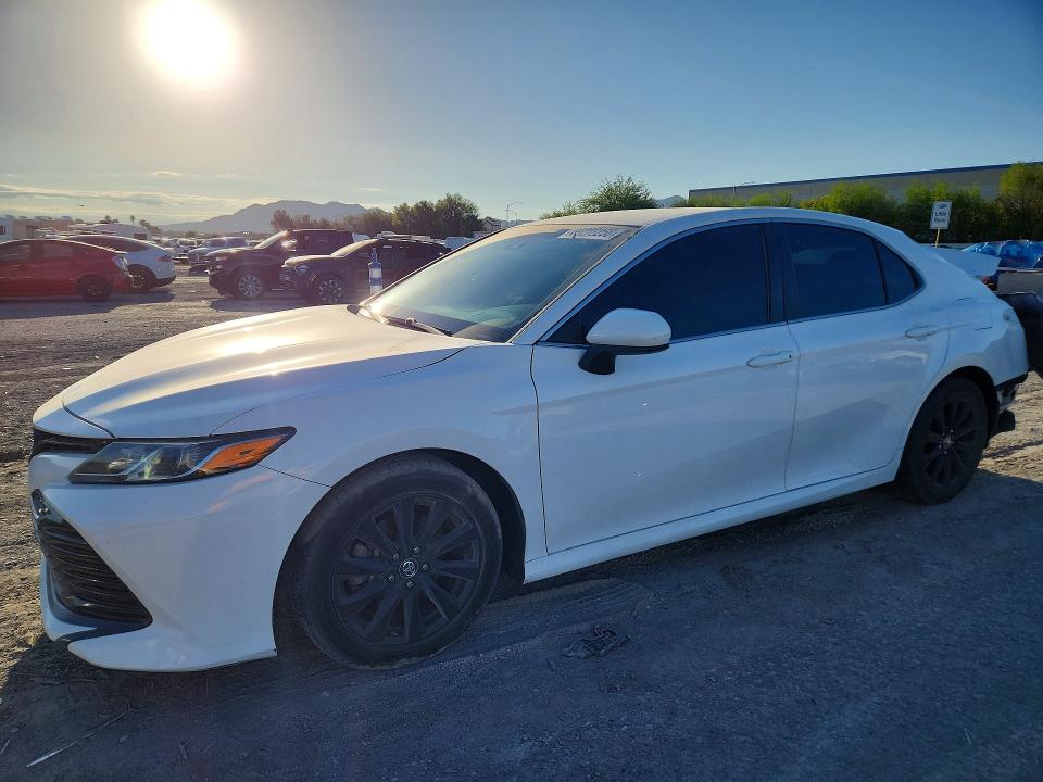 2018 Toyota Camry მანქანა იყიდება აუქციონზე, vin: 4T1B11HK4JU063352, აუქციონის ნომერი: 69203256