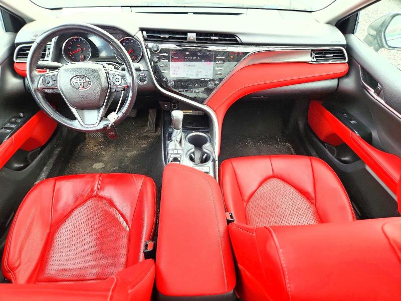 69516576 :رقم المزاد ، 4T1B61HK1KU180440 vin ، 2019 Toyota Camry مزاد بيع