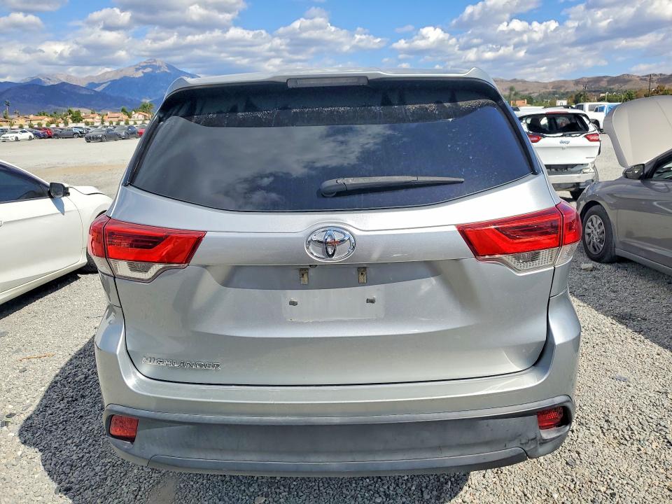 2017 Toyota Highlander მანქანა იყიდება აუქციონზე, vin: 5TDZARFH3HS024257, აუქციონის ნომერი: 70893866
