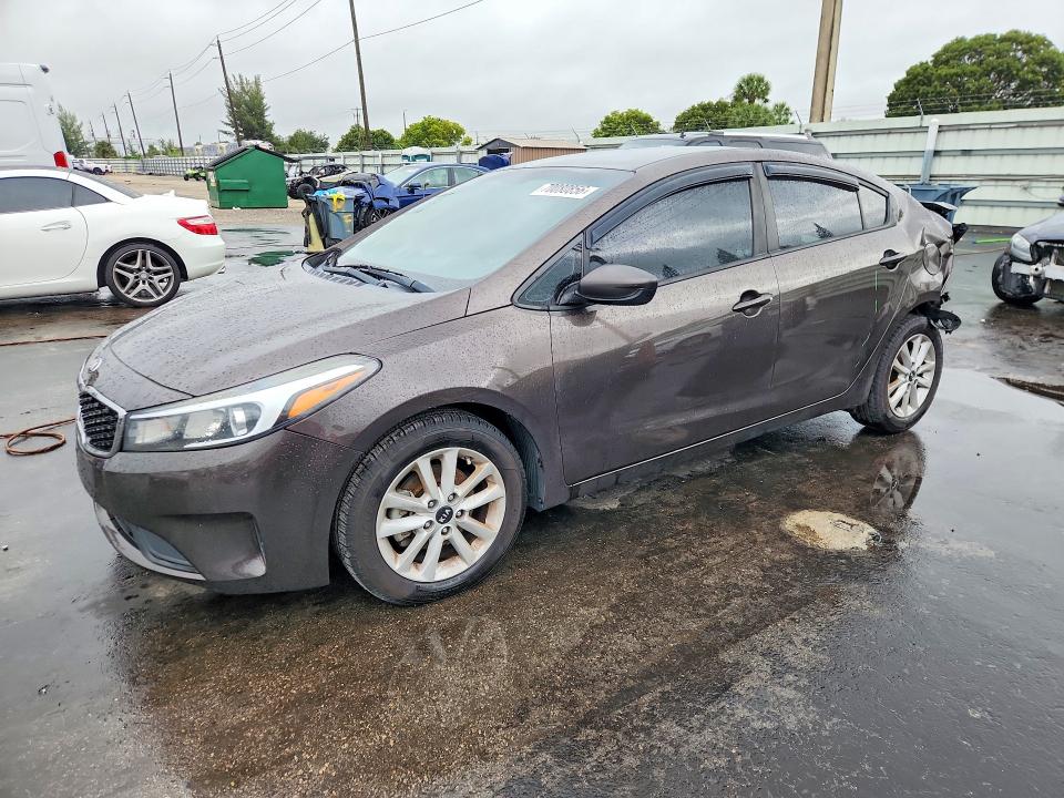 2017 Kia Forte მანქანა იყიდება აუქციონზე, vin: 3KPFL4A7XHE007979, აუქციონის ნომერი: 70080856