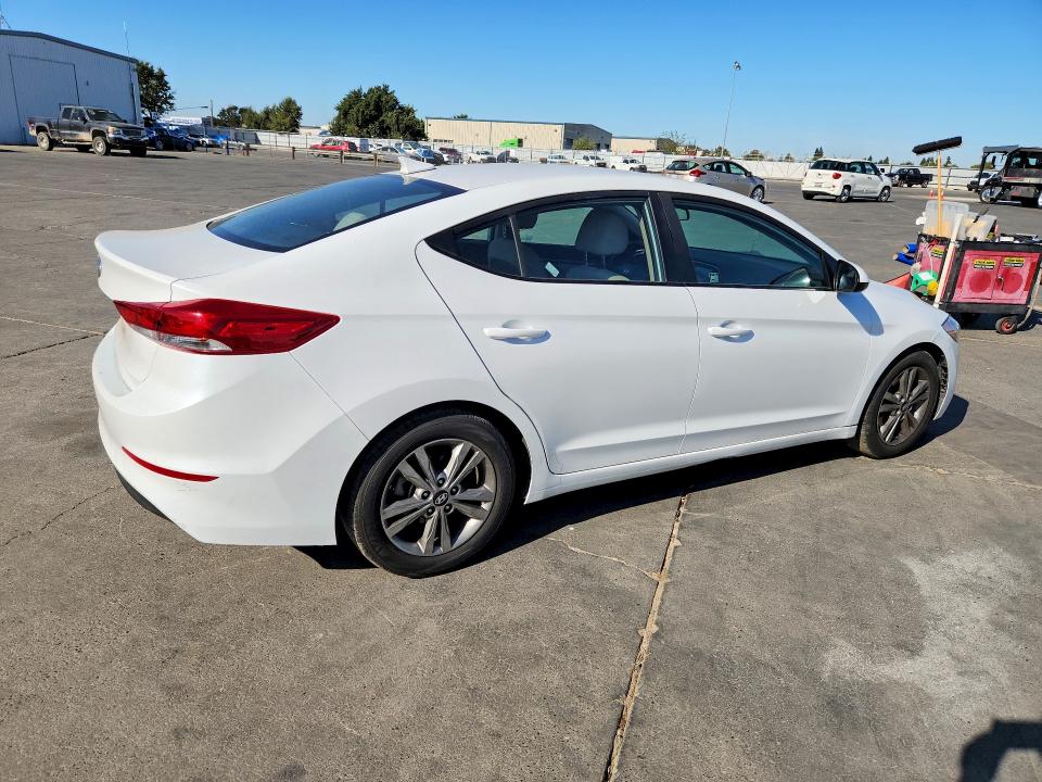68074256 :رقم المزاد ، 5NPD84LF0JH224665 vin ، 2018 Hyundai Elantra مزاد بيع