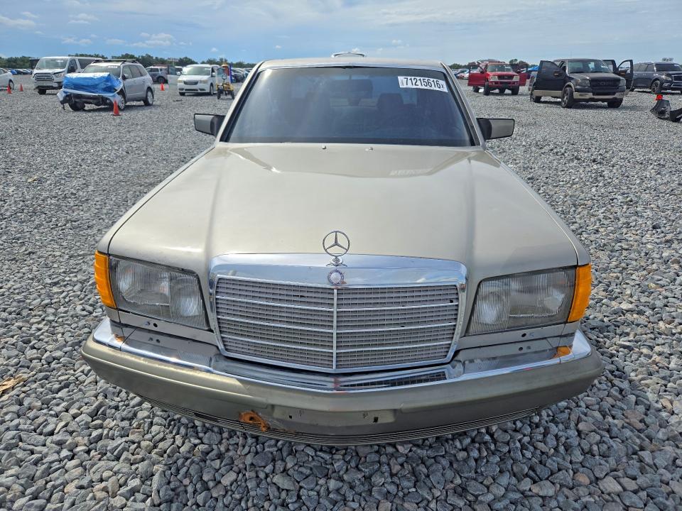 71215616 :رقم المزاد ، WDBCA39D3HA338420 vin ، 1987 Mercedes-benz 560 مزاد بيع