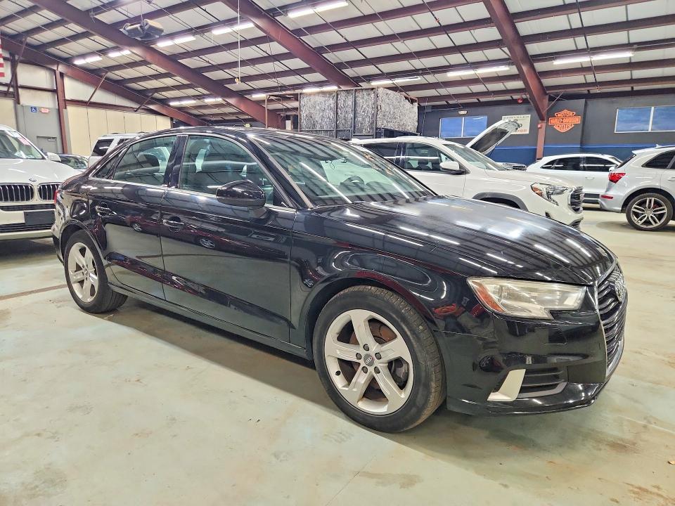 67505116 :رقم المزاد ، WAUAUGFF8J1040512 vin ، 2018 Audi A3 مزاد بيع