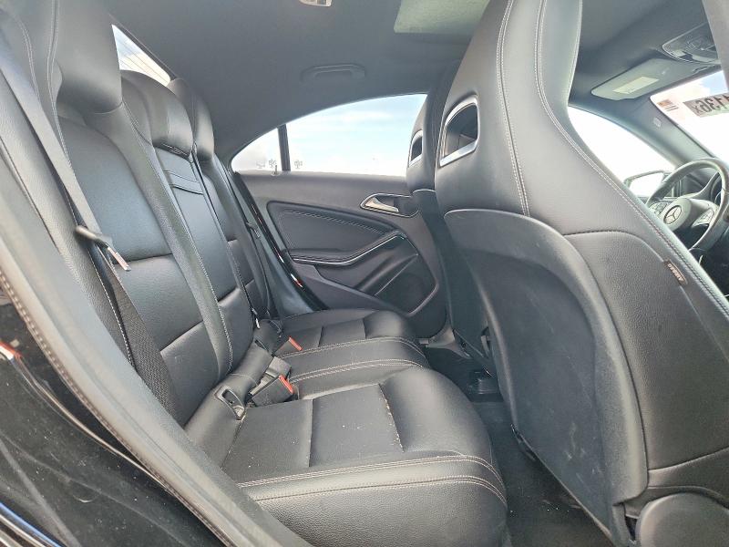 67181136 :رقم المزاد ، WDDSJ4GB3JN558875 vin ، 2018 Mercedes-benz Cla مزاد بيع