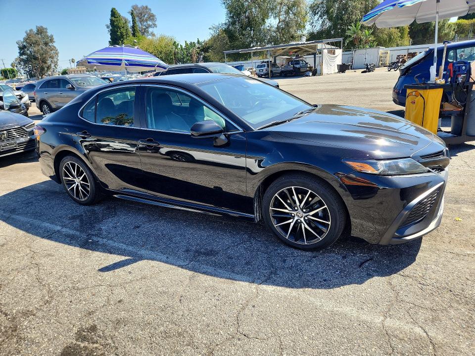 Aukcja sprzedaży 2021 Toyota Camry, vin: 4T1G11AK3MU518499, numer aukcji: 70375386