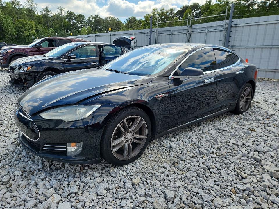2015 Tesla Model S მანქანა იყიდება აუქციონზე, vin: 5YJSA4H1XFF080363, აუქციონის ნომერი: 70439766