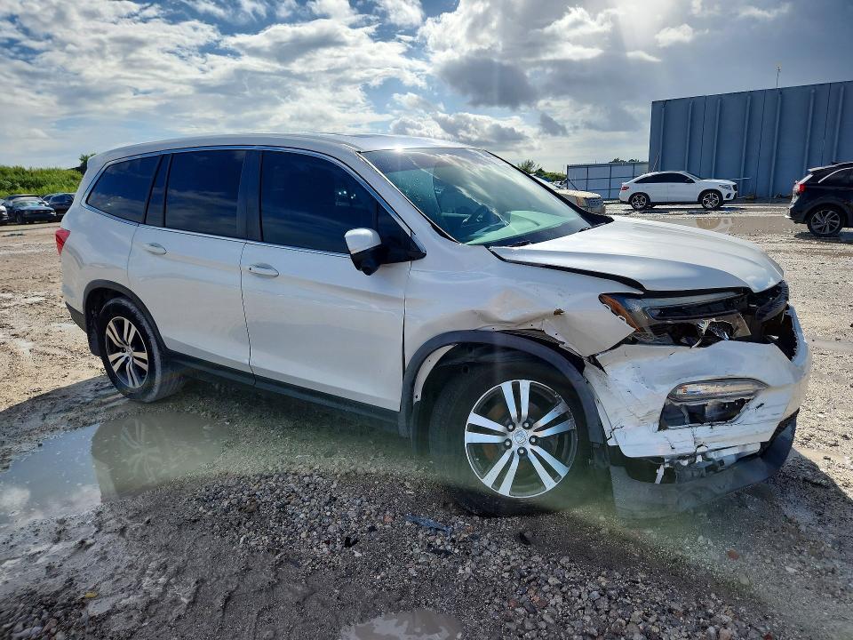 70097326 :رقم المزاد ، 5FNYF5H64HB004427 vin ، 2017 Honda Pilot مزاد بيع