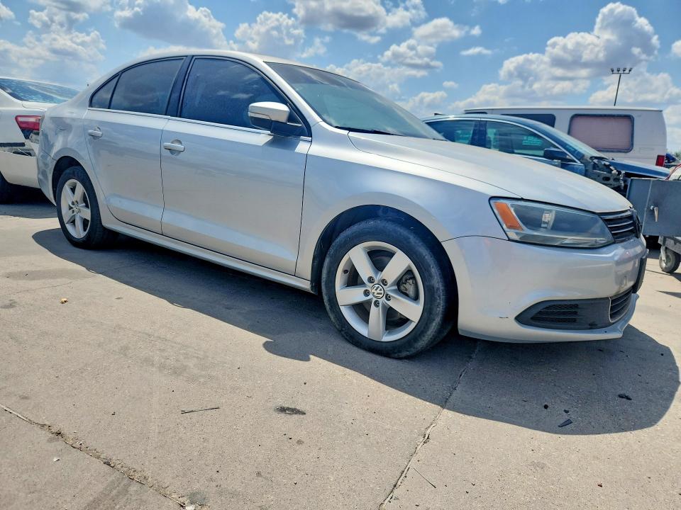 67210966 :رقم المزاد ، 3VWLL7AJ2DM306265 vin ، 2013 Volkswagen Jetta مزاد بيع