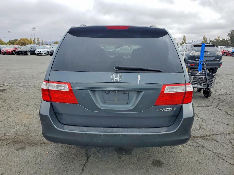 69941236 :رقم المزاد ، 5FNRL38685B048637 vin ، 2005 Honda Odyssey مزاد بيع