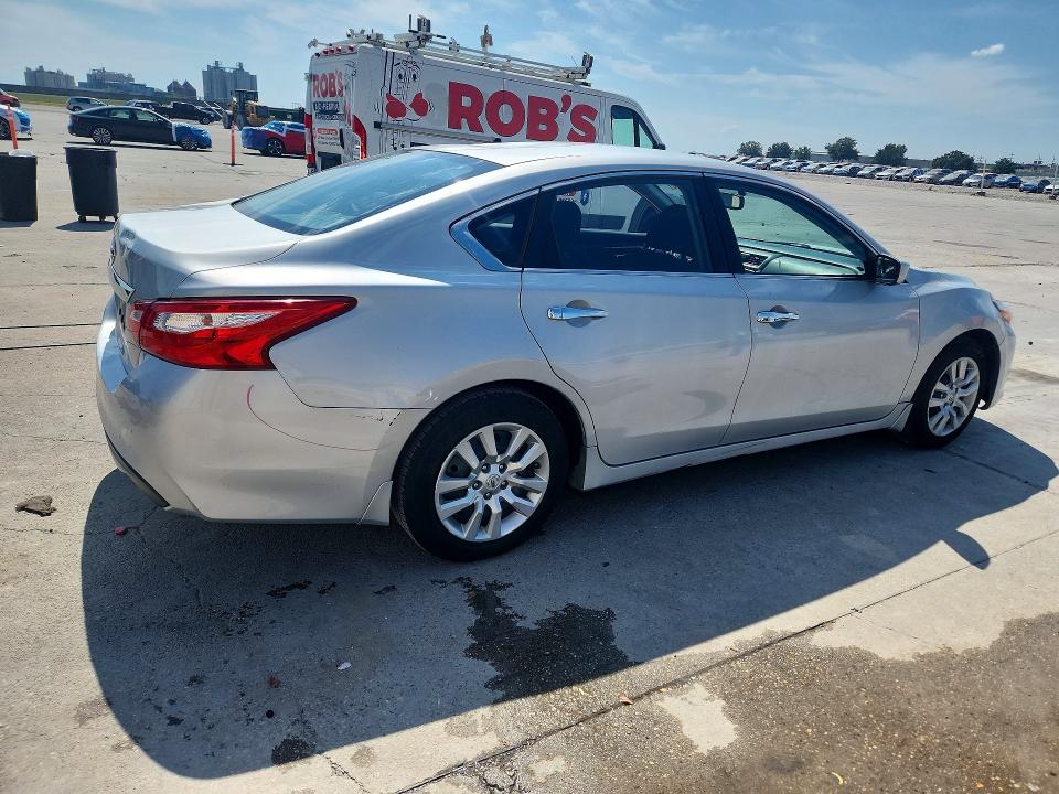 2017 Nissan Altima მანქანა იყიდება აუქციონზე, vin: 1N4AL3AP2HN314018, აუქციონის ნომერი: 70658506