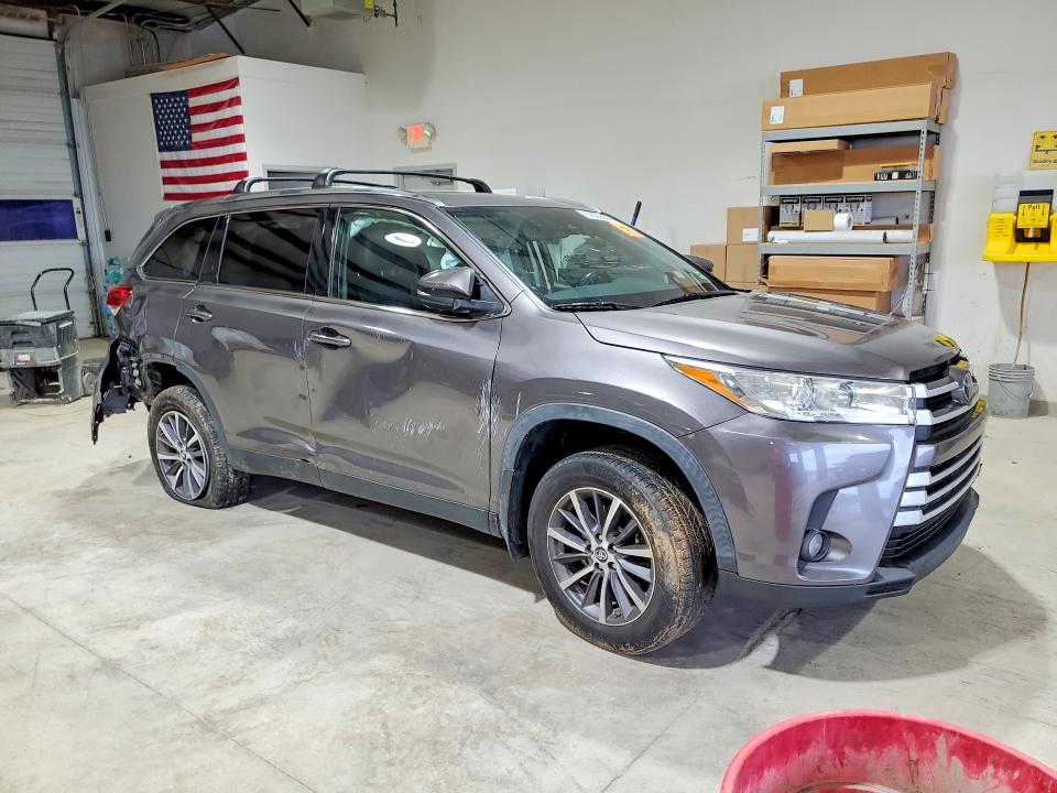 69096656 :رقم المزاد ، 5TDJZRFH6KS988459 vin ، 2019 Toyota Highlander مزاد بيع