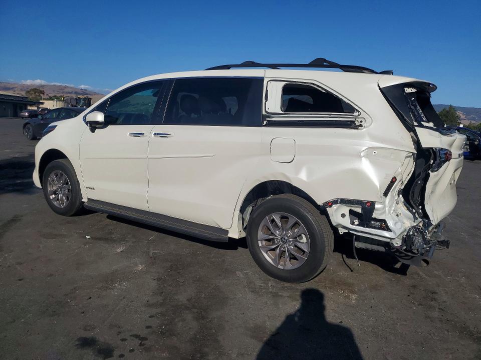 69501086 :رقم المزاد ، 5TDJRKEC5MS041171 vin ، 2021 Toyota Sienna مزاد بيع