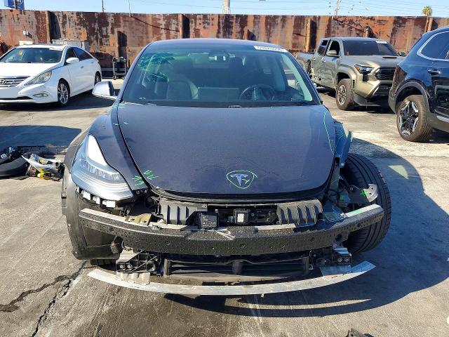 69828656 :رقم المزاد ، 5YJ3E1EA9JF011992 vin ، 2018 Tesla Model 3 مزاد بيع