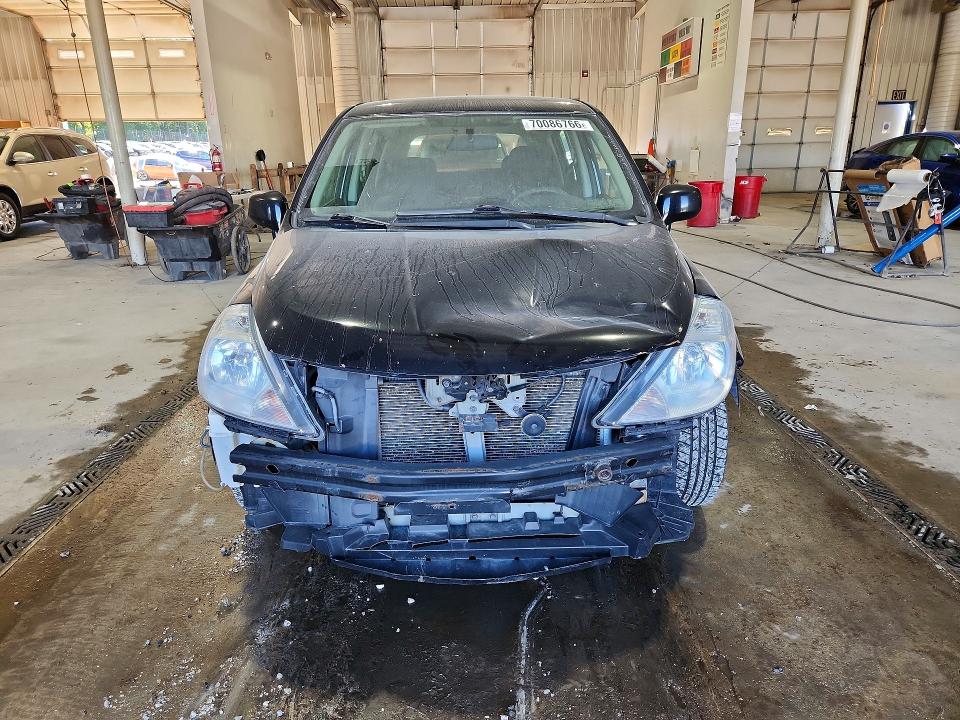 70086766 :رقم المزاد ، 3N1BC1CP4AL456511 vin ، 2010 Nissan Versa مزاد بيع