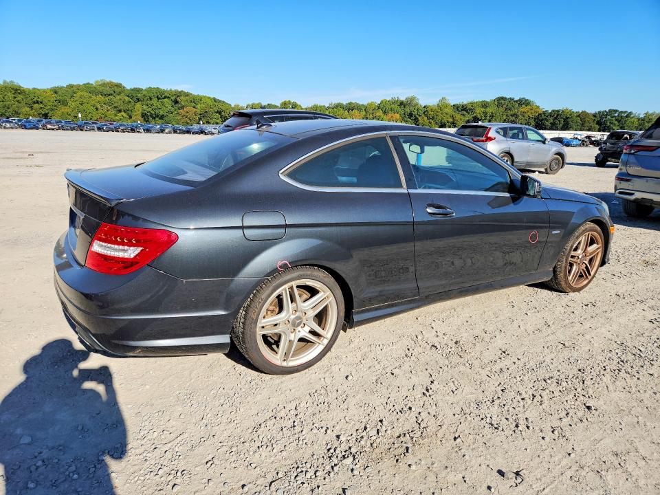 Продажа на аукционе авто 2012 Mercedes-benz C, vin: WDDGJ5HB1CF923559, номер лота: 71098286