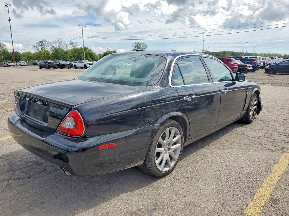 2008 Jaguar Xj მანქანა იყიდება აუქციონზე, vin: SAJWA71B38SH28349, აუქციონის ნომერი: 68551816