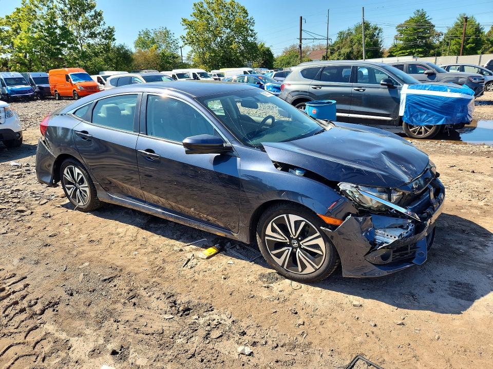 Продажа на аукционе авто 2018 Honda Civic, vin: 2HGFC1F32JH646177, номер лота: 69252706