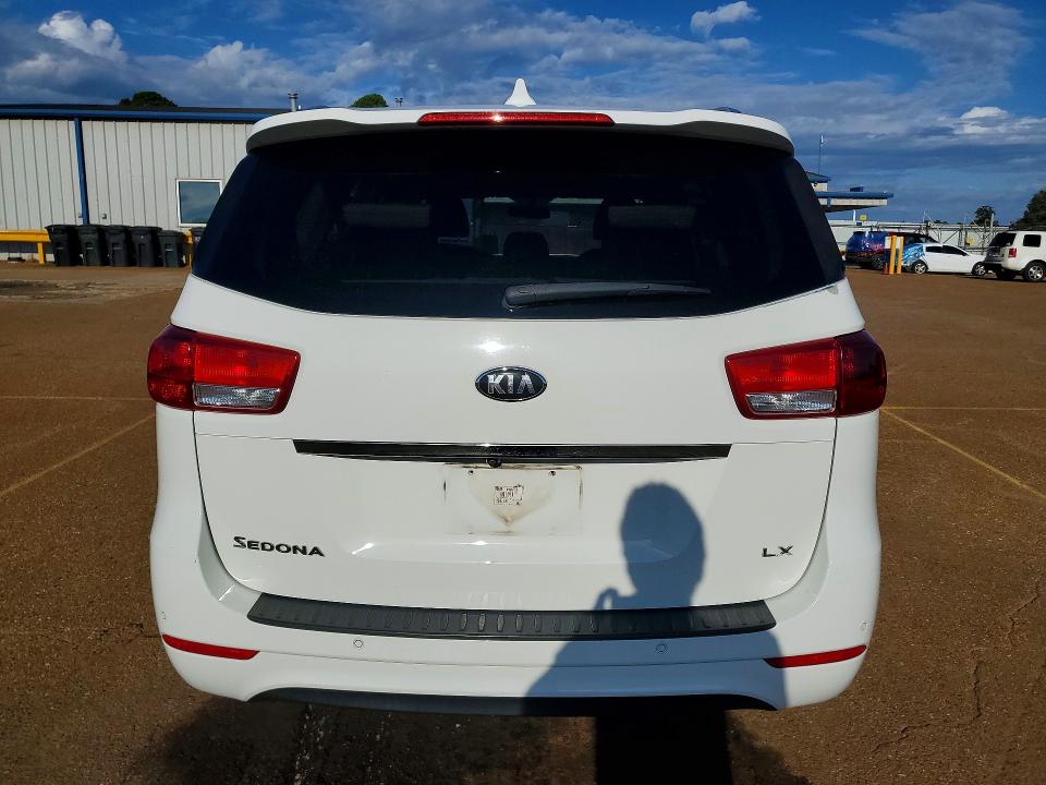 67830136 :رقم المزاد ، KNDMB5C16G6216620 vin ، 2016 Kia Sedona مزاد بيع