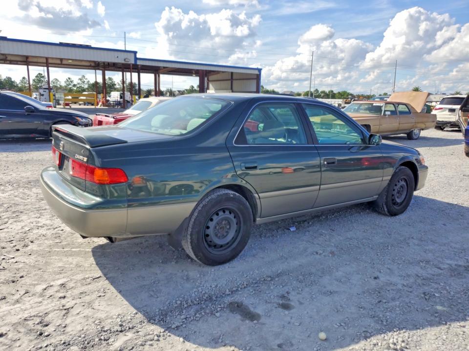 70496326 :رقم المزاد ، 4T1BG22K3YU962467 vin ، 2000 Toyota Camry مزاد بيع