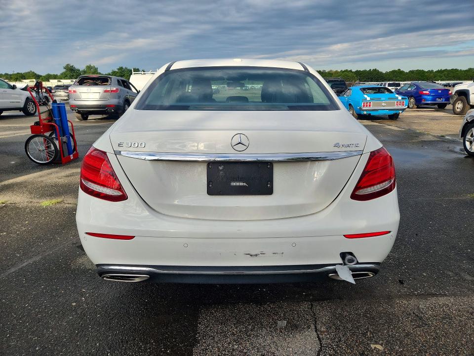 68617896 :رقم المزاد ، WDDZF4KB3HA145699 vin ، 2017 Mercedes-benz E مزاد بيع