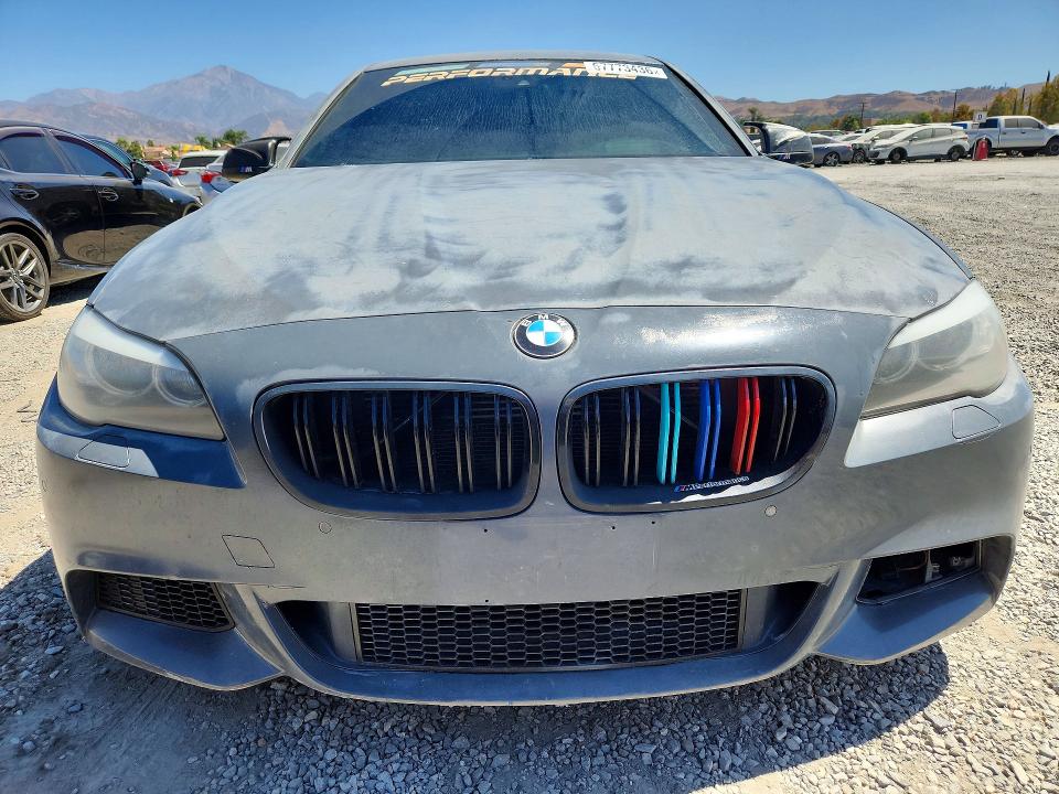 67773436 :رقم المزاد ، WBAFR9C5XBC758325 vin ، 2011 Bmw 550 مزاد بيع
