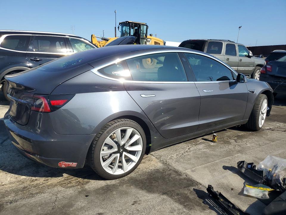 69828656 :رقم المزاد ، 5YJ3E1EA9JF011992 vin ، 2018 Tesla Model 3 مزاد بيع