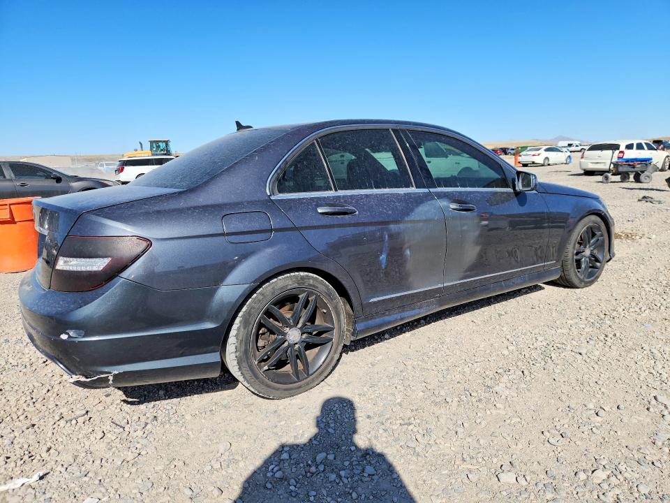 2013 Mercedes-benz C მანქანა იყიდება აუქციონზე, vin: WDDGF4HB3DR267618, აუქციონის ნომერი: 67335996
