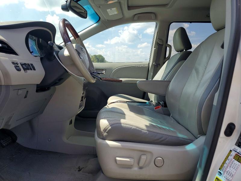 69003646 :رقم المزاد ، 5TDYK3DC9BS082619 vin ، 2011 Toyota Sienna مزاد بيع