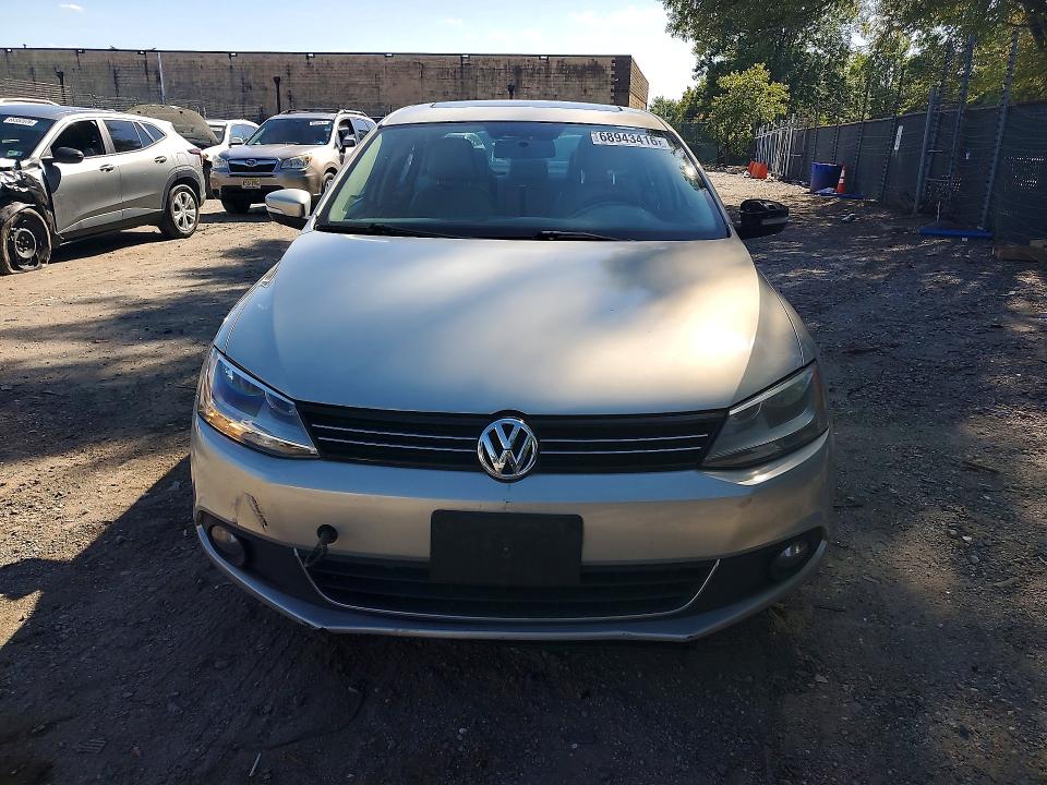 68943416 :رقم المزاد ، 3VWLL7AJXBM126514 vin ، 2011 Volkswagen Jetta مزاد بيع