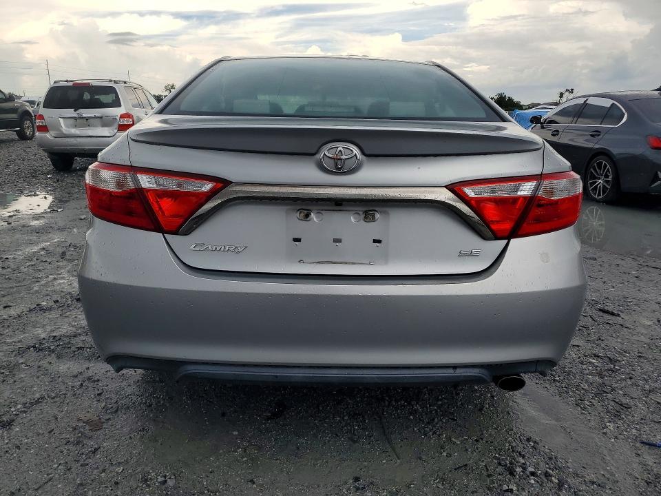 68200276 :رقم المزاد ، 4T1BF1FK1FU023886 vin ، 2015 Toyota Camry مزاد بيع