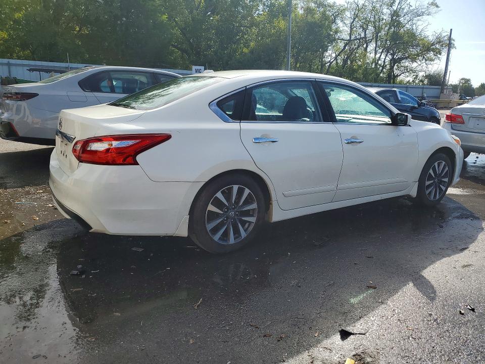2017 Nissan Altima მანქანა იყიდება აუქციონზე, vin: 1N4AL3APXHC203163, აუქციონის ნომერი: 69037506