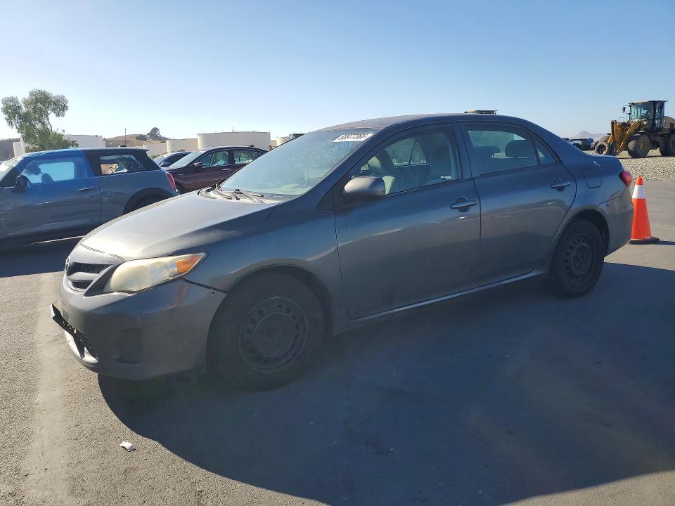 68977366 :رقم المزاد ، 5YFBU4EE4DP177476 vin ، 2013 Toyota Corolla مزاد بيع