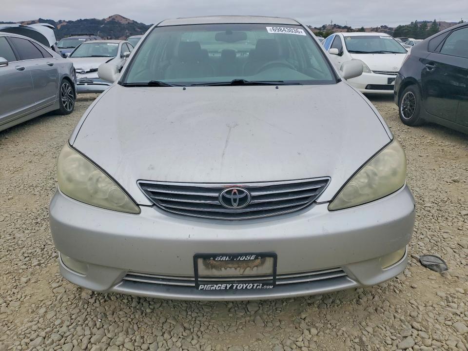 69843036 :رقم المزاد ، 4T1BE30K05U527593 vin ، 2005 Toyota Camry مزاد بيع
