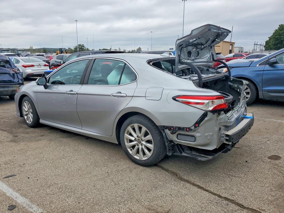 69078686 :رقم المزاد ، 4T1C11AK2LU385263 vin ، 2020 Toyota Camry مزاد بيع
