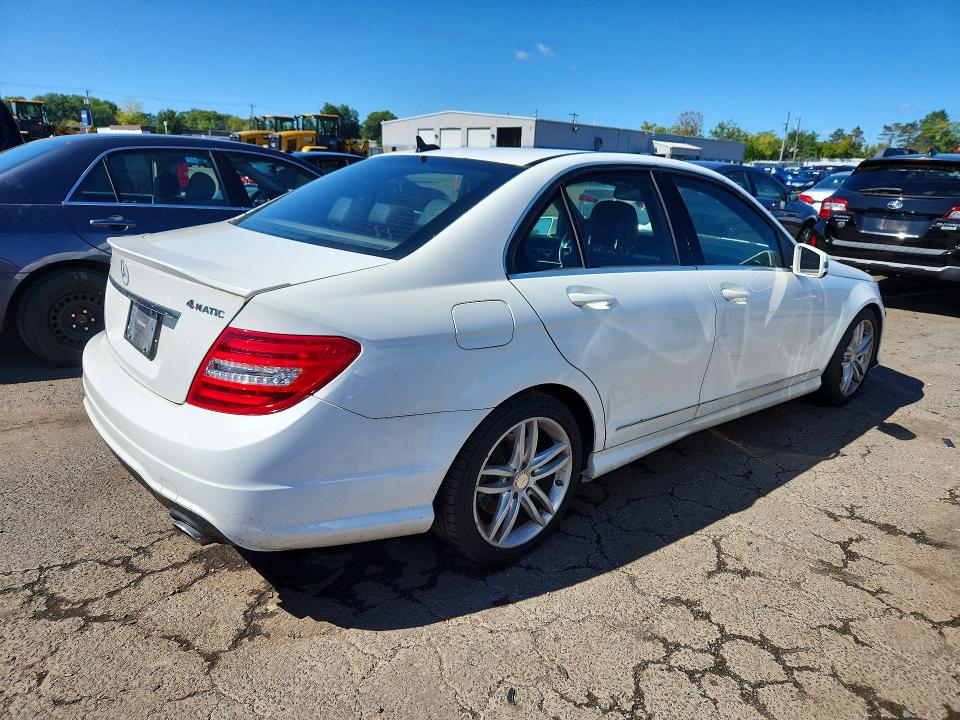 2014 Mercedes-benz C მანქანა იყიდება აუქციონზე, vin: WDDGF8AB9EG177615, აუქციონის ნომერი: 68056506