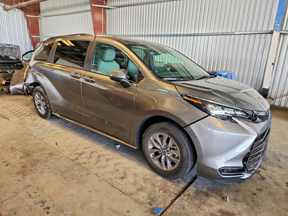 66834726 :رقم المزاد ، 5TDKRKECXTS296627 vin ، 2026 Toyota Sienna مزاد بيع