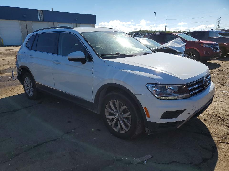 69011846 :رقم المزاد ، 3VV2B7AX9JM096654 vin ، 2018 Volkswagen Tiguan مزاد بيع