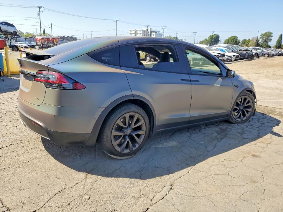 70335936 :رقم المزاد ، 7SAXCBE6XNF332327 vin ، 2022 Tesla Model X مزاد بيع