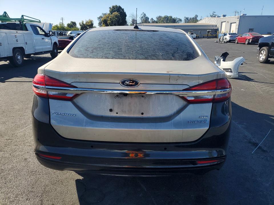 70736256 :رقم المزاد ، 3FA6P0LU2HR386250 vin ، 2017 Ford Fusion مزاد بيع