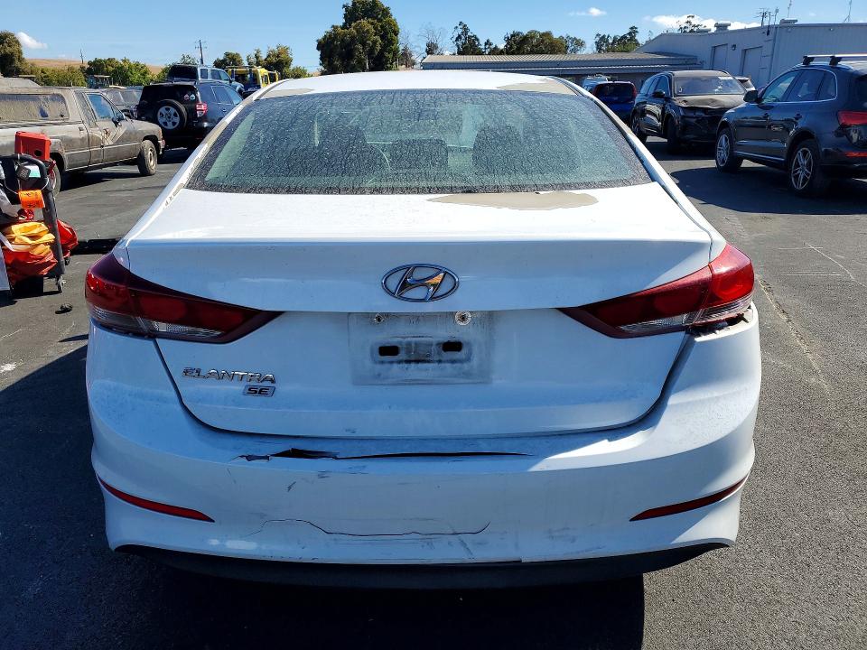 2018 Hyundai Elantra მანქანა იყიდება აუქციონზე, vin: 5NPD74LF5JH272911, აუქციონის ნომერი: 67670986
