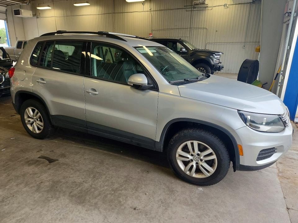 2016 Volkswagen Tiguan მანქანა იყიდება აუქციონზე, vin: WVGBV7AX0GW604486, აუქციონის ნომერი: 67802746