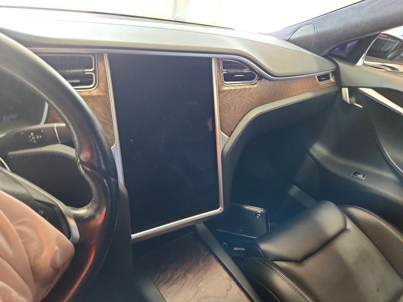 67422726 :رقم المزاد ، 5YJSA1E28JF247288 vin ، 2018 Tesla Model S مزاد بيع