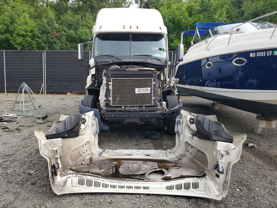Продажа на аукционе авто 2015 Freightliner Cascadia, vin: 1FUJGLD58FLFY2231, номер лота: 65010386