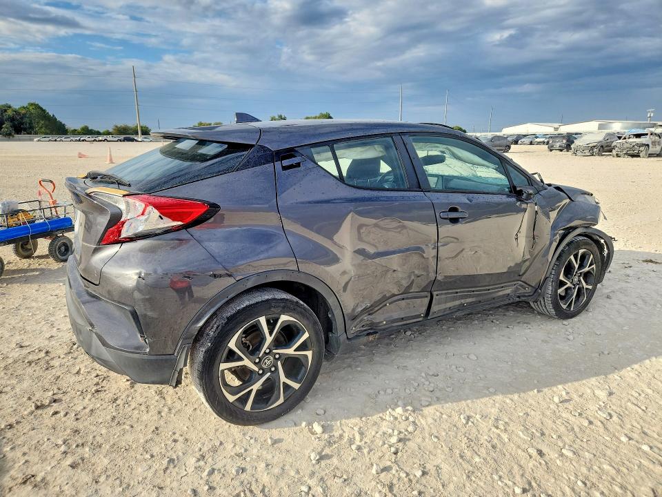 68040736 :رقم المزاد ، NMTKHMBX5JR058024 vin ، 2018 Toyota C-hr مزاد بيع