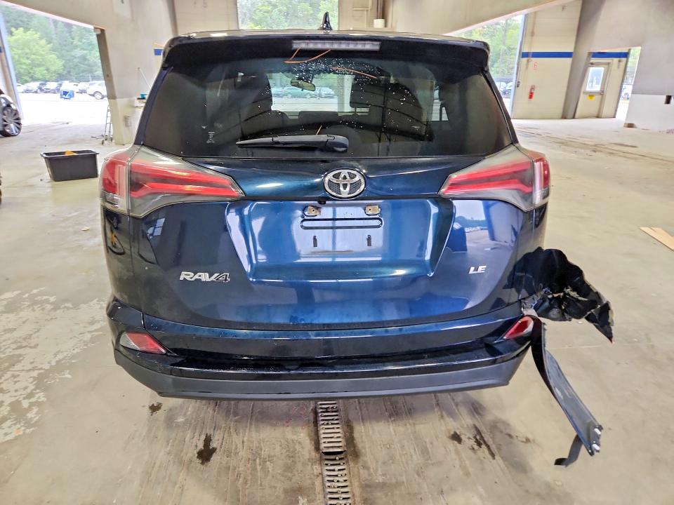 Продаж на аукціоні авто 2017 Toyota Rav4, vin: JTMZFREV2HJ720498, номер лоту: 69936326