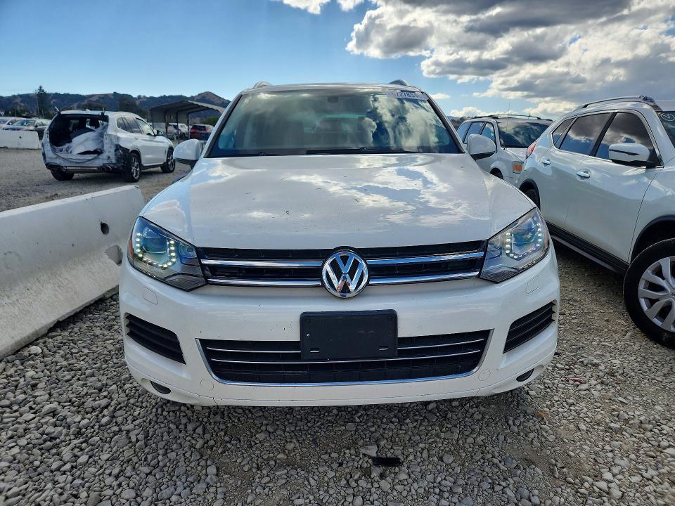 2011 Volkswagen Touareg მანქანა იყიდება აუქციონზე, vin: WVGFF9BP6BD002558, აუქციონის ნომერი: 67278346