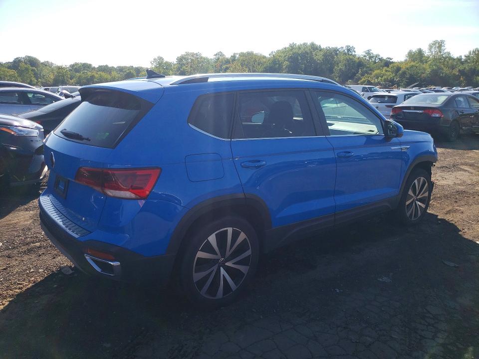 67492736 :رقم المزاد ، 3VVLX7B26NM092950 vin ، 2022 Volkswagen Taos مزاد بيع