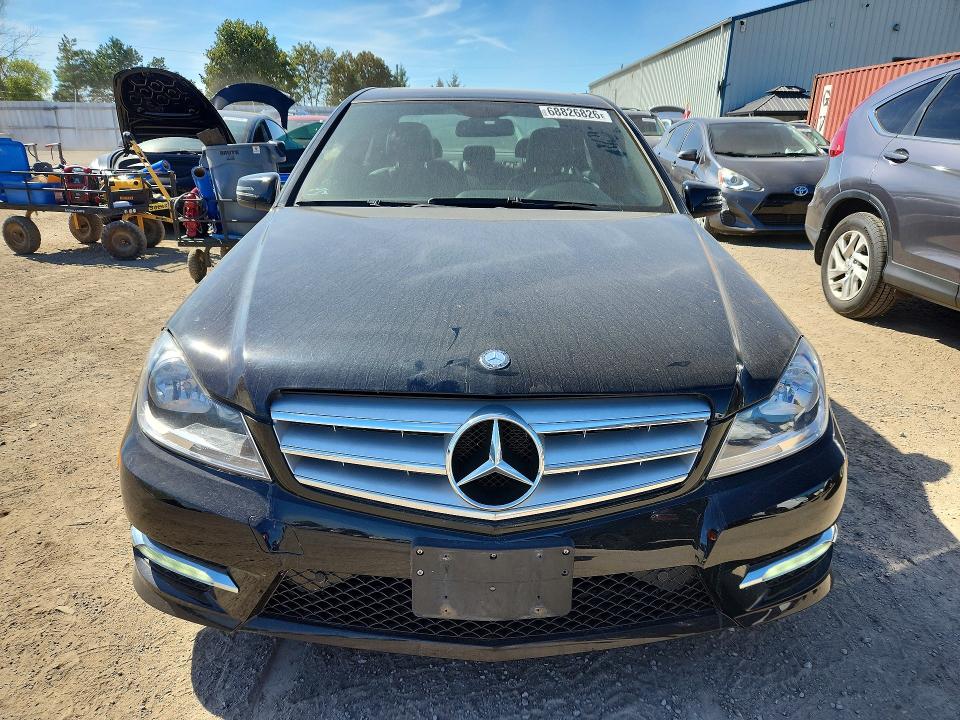 68826826 :رقم المزاد ، WDDGF8AB6DA744218 vin ، 2013 Mercedes-benz C مزاد بيع