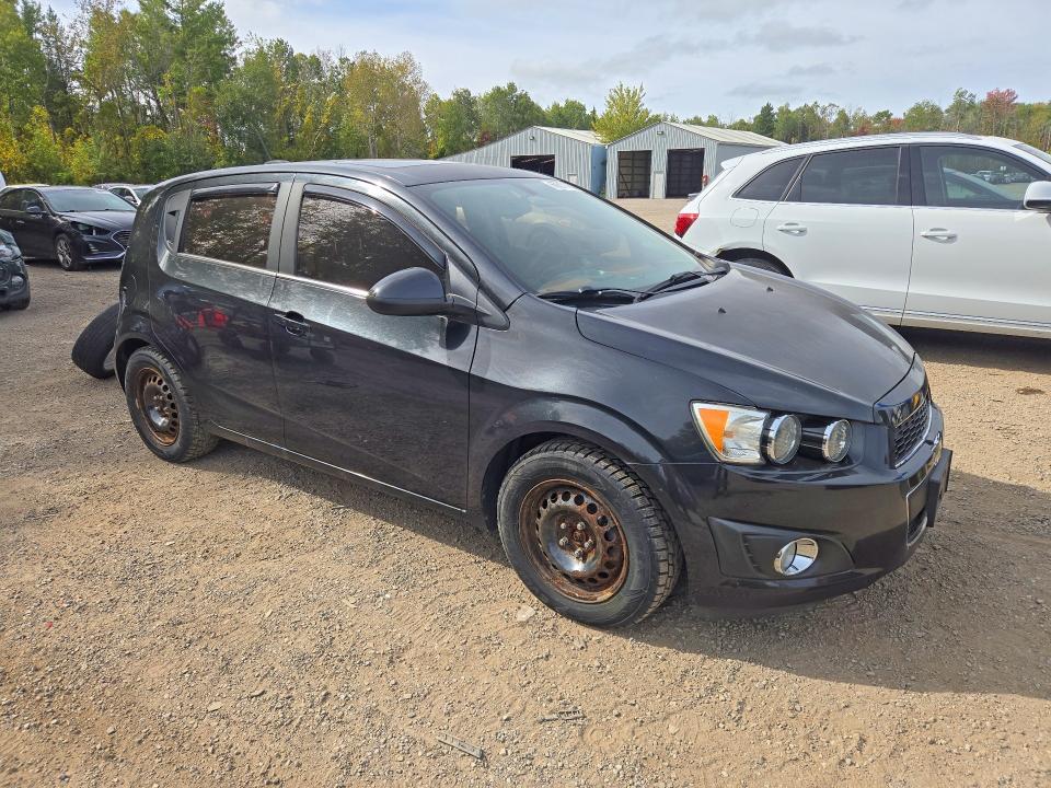69871486 :رقم المزاد ، 1G1JC6SH1F4118120 vin ، 2015 Chevrolet Sonic مزاد بيع